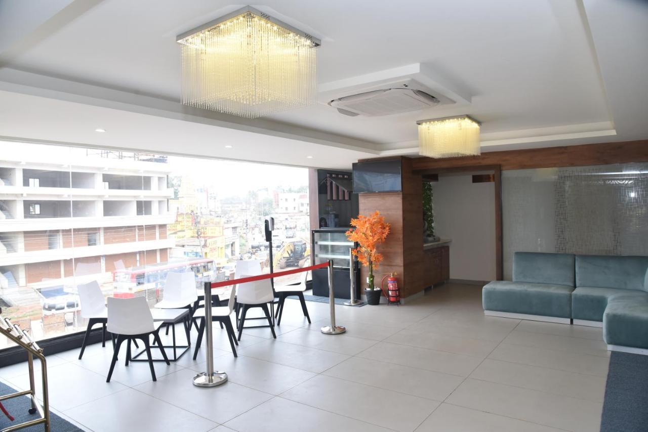 The Oaks Comforts Hubli Exterior foto