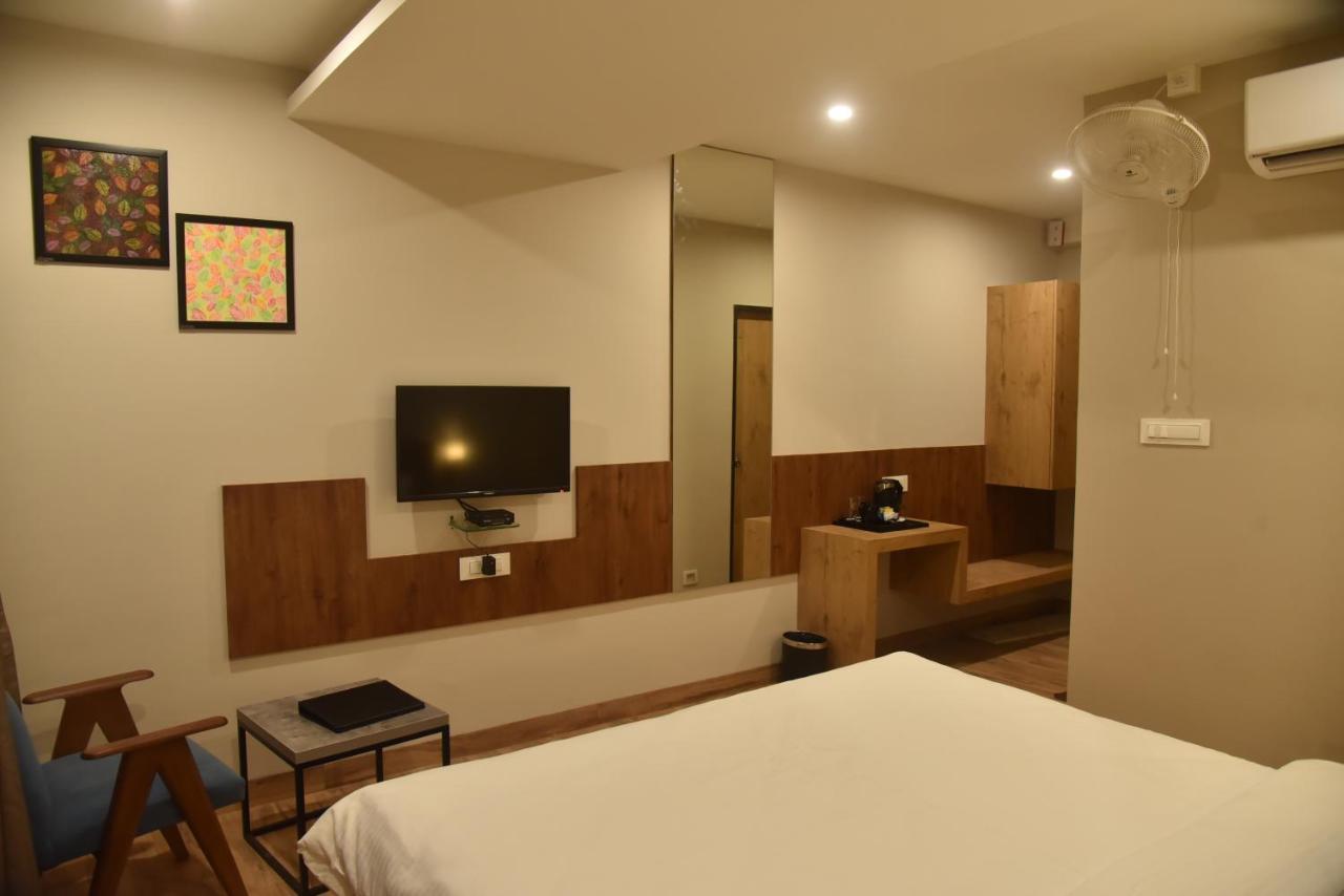 The Oaks Comforts Hubli Exterior foto
